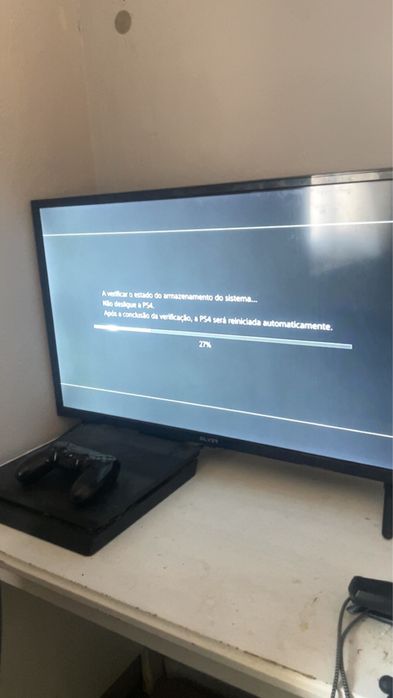 Ps4 com comando  e 6 jogos