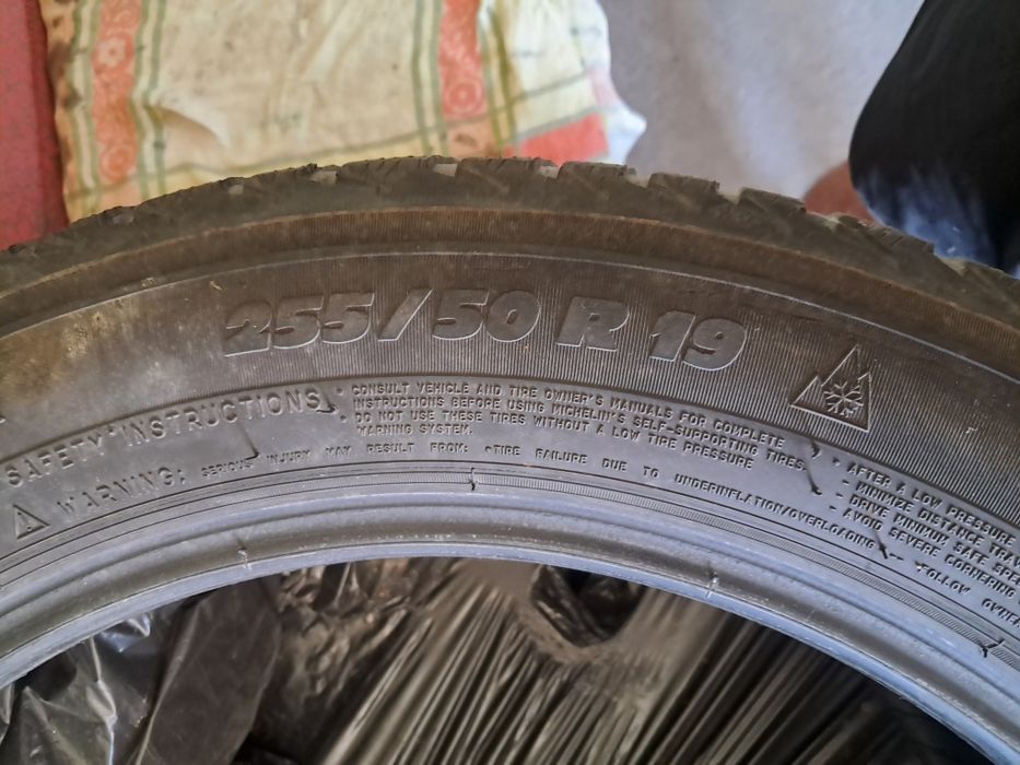 Продам зимові шини 255/50 R19
