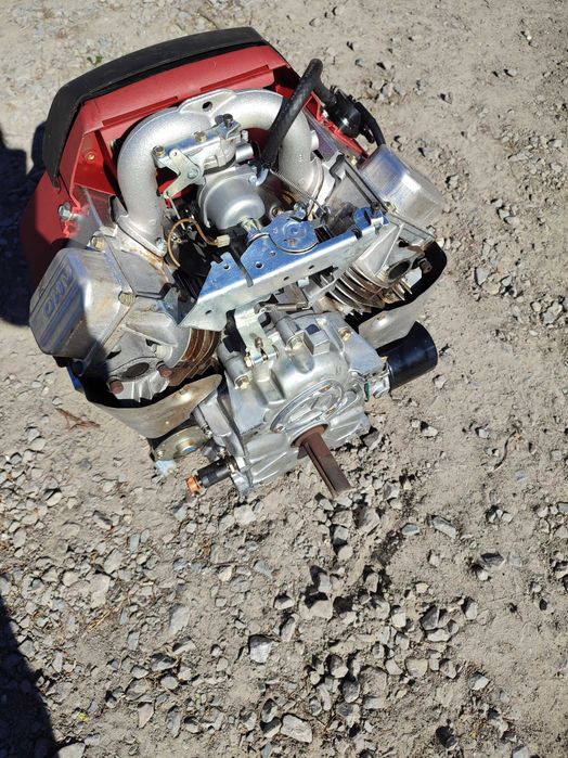 Silnik Briggs&Stratton 18 HP V-twin 2 cylindry pompa traktorek kosiarka
