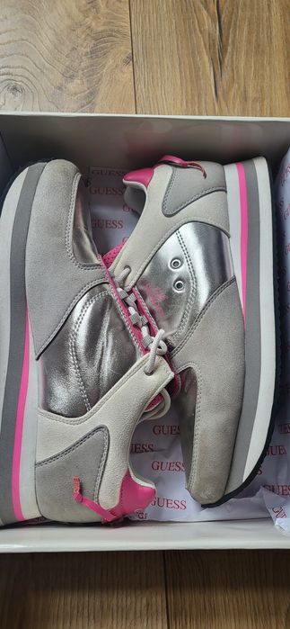 Sneakersy marki Guess