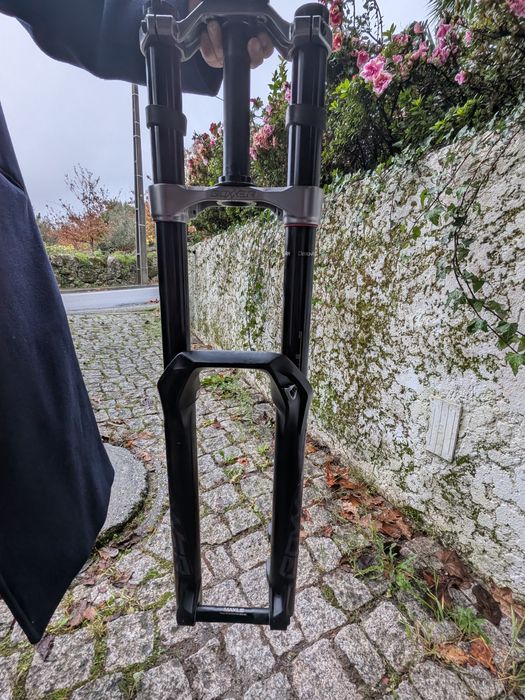 Suspensão Rock Shox Boxxer