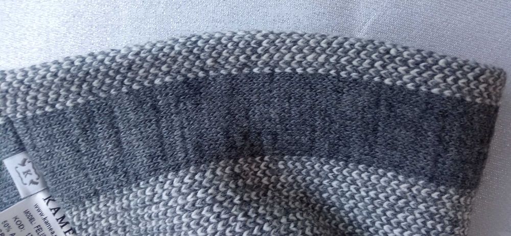 Czapka damska ,, Kamea,, w kolorze szarym z elementami dekoracyjnymi