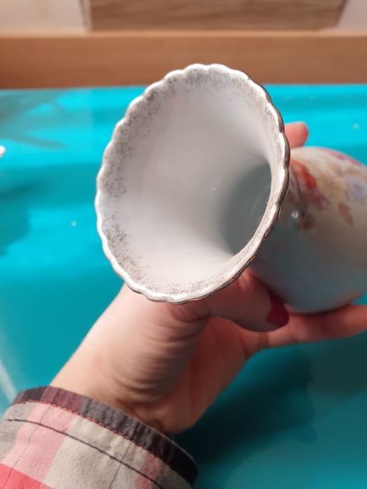 Stary porcelanowy mały wazon Chodzież z lat 60