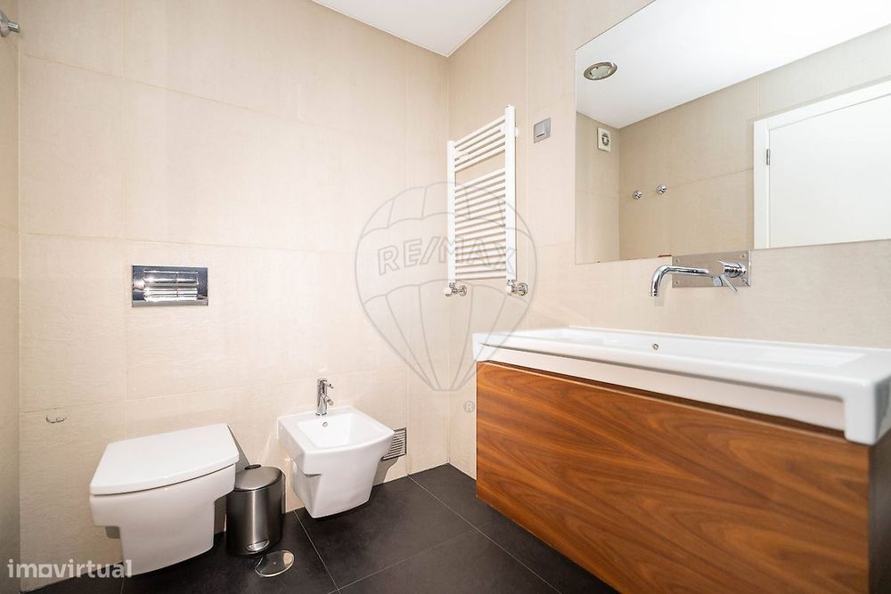 Apartamento T4 para arrendamento