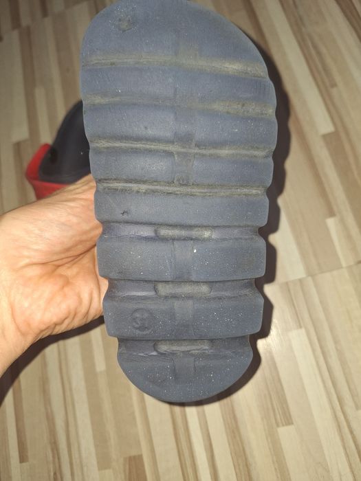 Klapki crocs, chlopiece