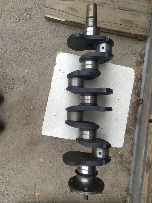 Коленвал  машинний