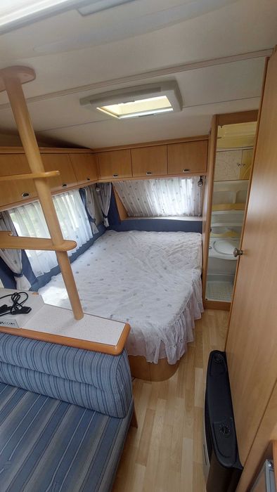 Caravana Hobby 560 com documentos