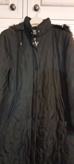 Parka comprida acolchada com capuz