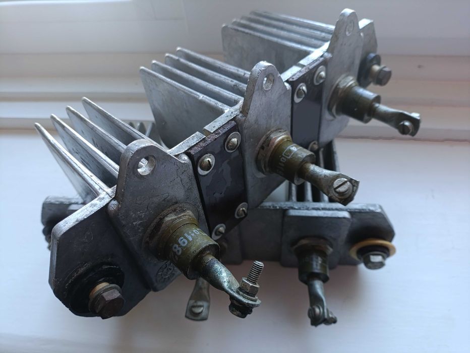 Реле времени, вольтметр,мощные диоды,  катушки, кнопки . автоматы