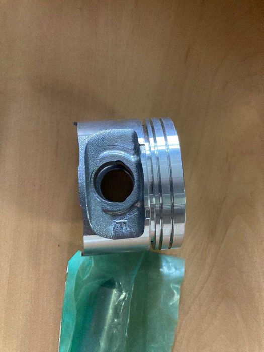 Нові оригінальні поршні KIA Rio 2000-2005. Ціна за комплект 4 штуки