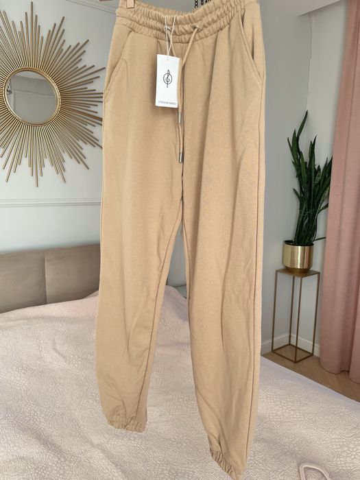 Stradivarius joggery spodnie dresowe dresy beżowe camel kremowe