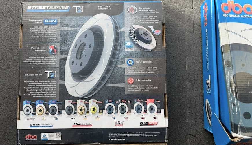 Kit Travoes DBA raseiro-Discos ranhurados + pastilhas DBA2813S-1865SPT