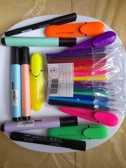 Фломастери (12 штук) і маркери (11 штук) - набором або окремо