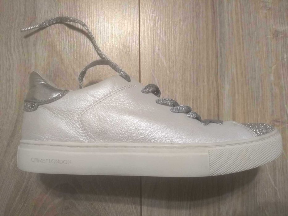 Crime London 36 śliczne metaliczne skórzane sneakersy