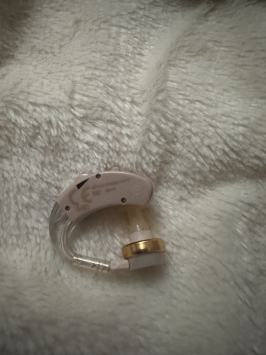 Продам слуховий апарат