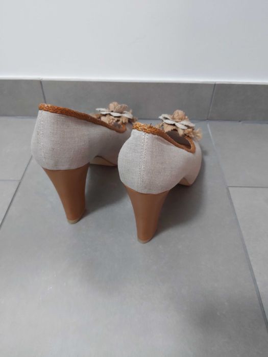 Buty damskie Bata. Rozmiar 40.