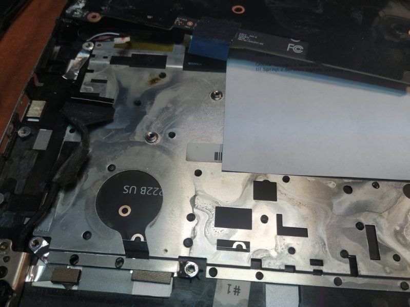 Laptop MSI Prestige 16 na części