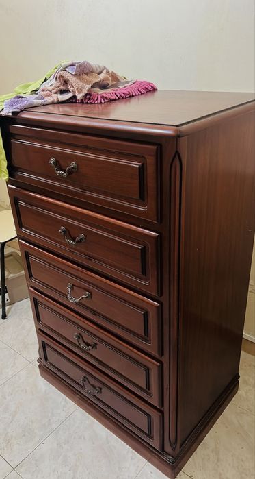 Mesa de cabeceira + cómoda antigas