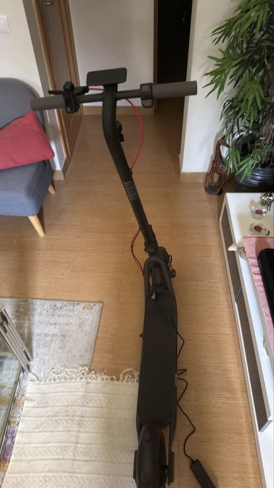 Trotinete Elétrica NAVEE V25 (250W - Autonomia: 25 Km)