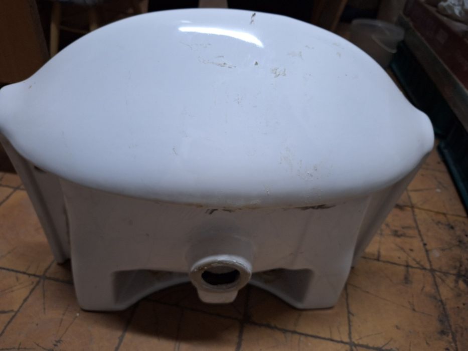Umywalka ceramiczna