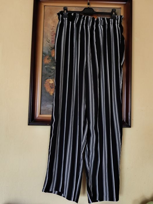 Spodnie w paski biało czarne szerokie nogawki