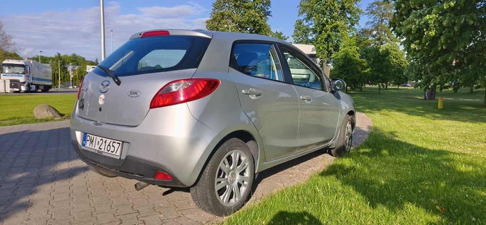 MAZDA 2 zadbana, rok  2011