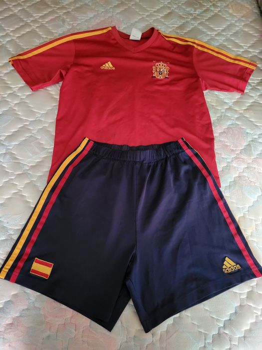Equipamento criança selecção Espanhola da Adidas.