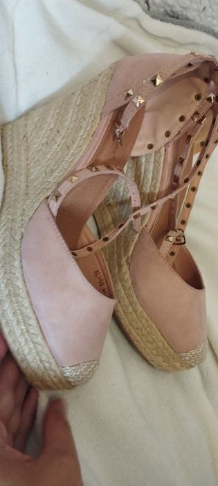 Sandały na koturnie/ espadryle