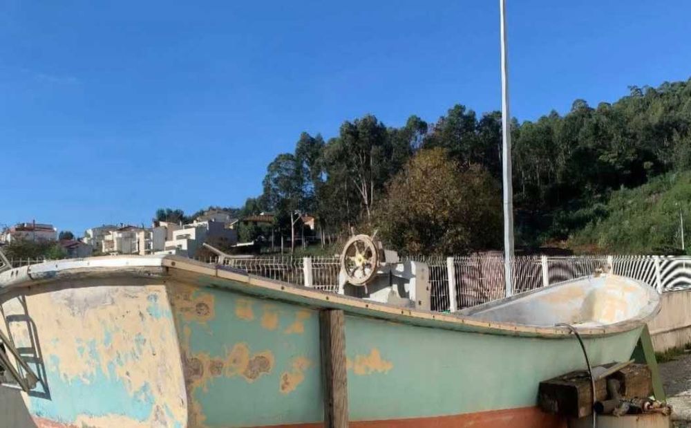 Vende-se lancha de pesca