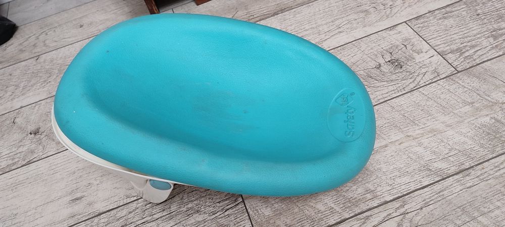 Фірмова гірка для купання немовляти у ванні чи ванночці.