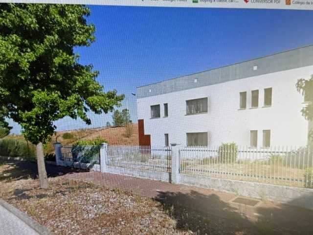 Pavilhão Industrial / Nave de 2 Pisos com Escritórios – Antigas Instalações Goucam (CB)