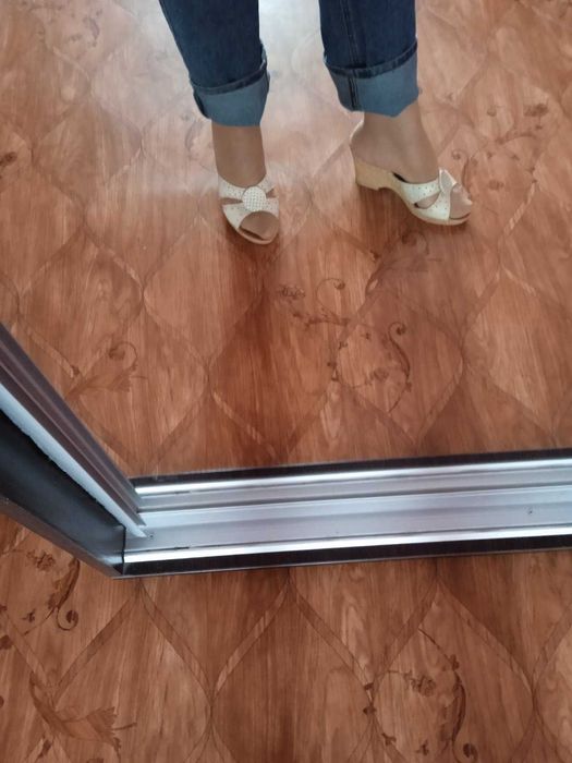 Шлепанцы бежевые