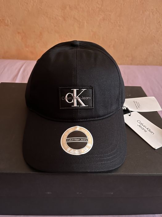 Wyprzedaż czapka męska Calvin Klein Jeans.