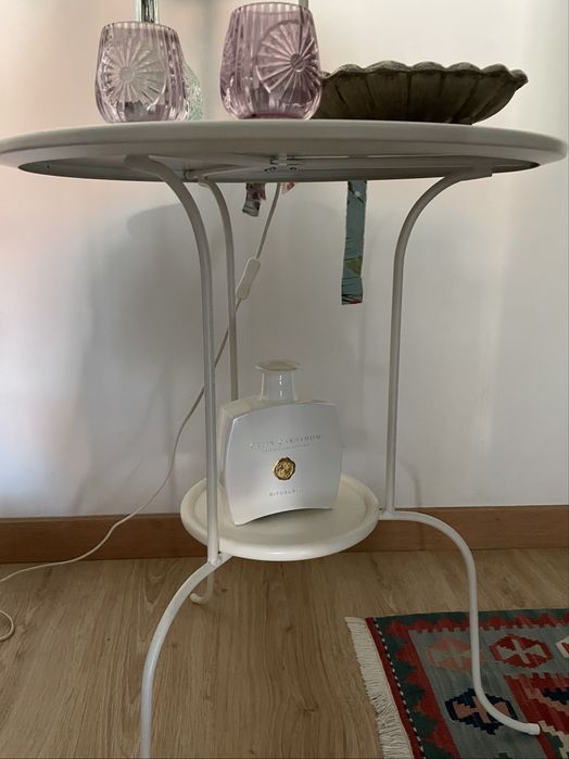 Mesa metalica branca