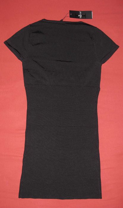 Nowa sukienka z rozcięciami M Initial