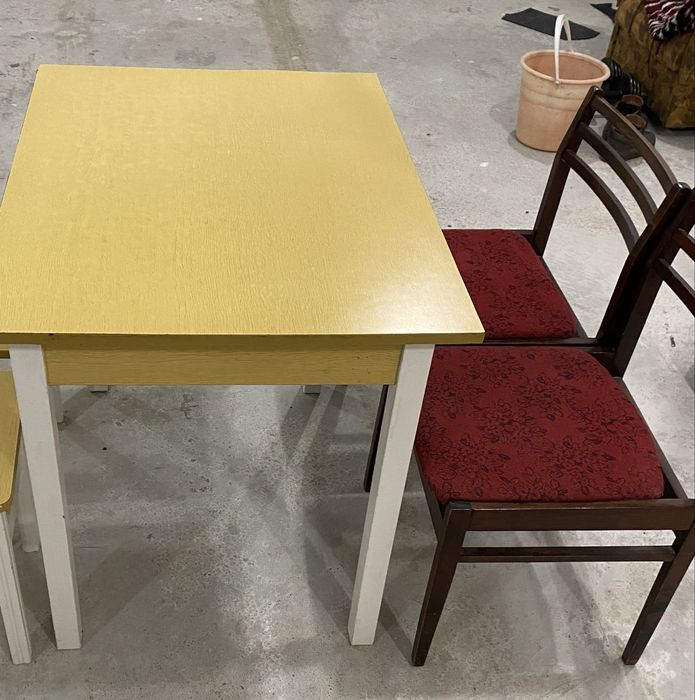 Стіл кухонний два стільця