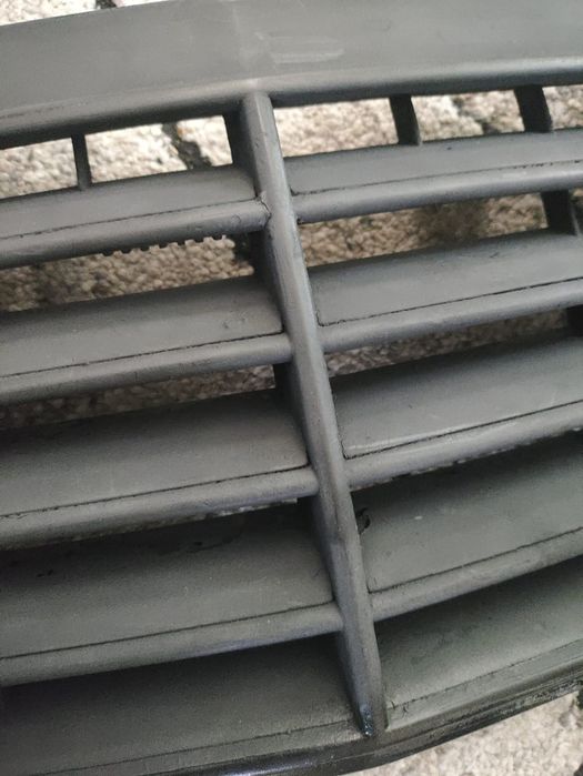 Gril kratka przednia do Mercedes W208