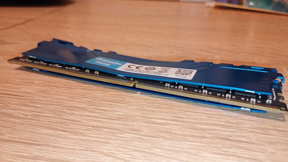 nowa ale uszkodzona fizycznie kość ram ddr4 16GB Wlizedle