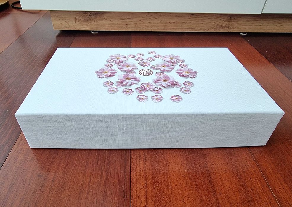 Rituals | Caixa branca e rosa com flores