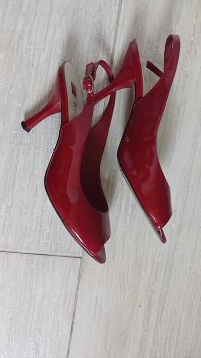 Туфли-лодочки Hógl вишневые 37 р. Лаковая кожа