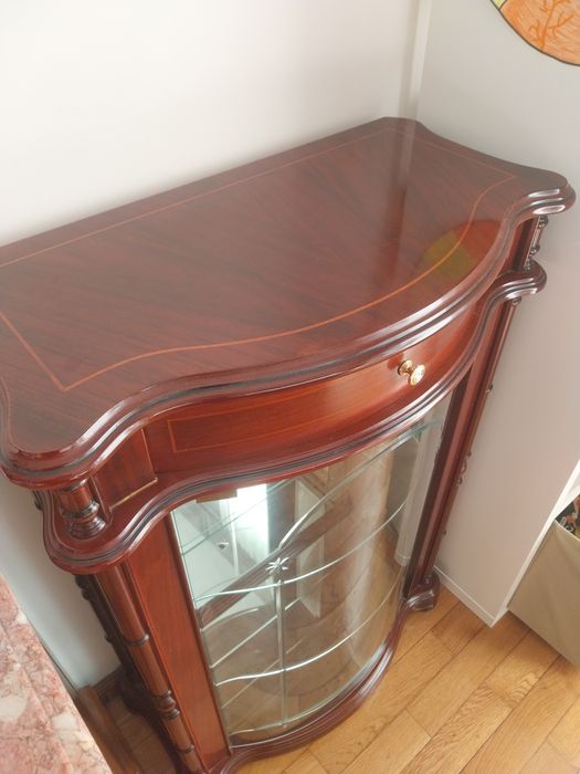 Vitrine em cerejeira