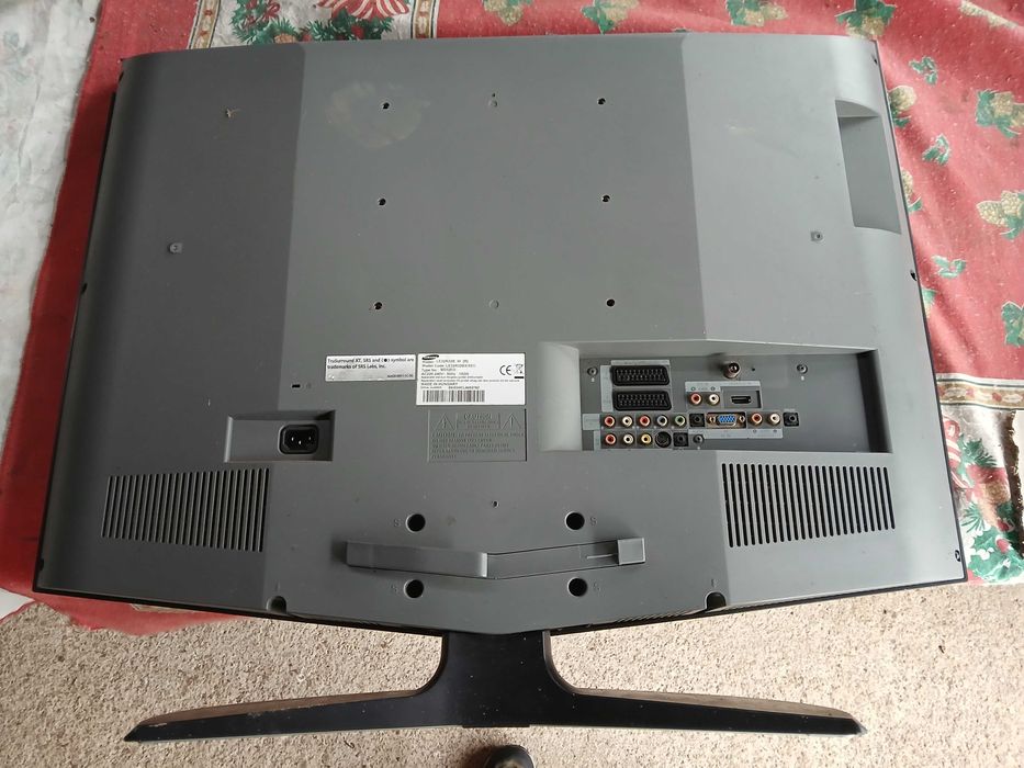 PEÇAS - TV LCD 32" - Samsung LE32R32B -com Ecrã Partido!!!