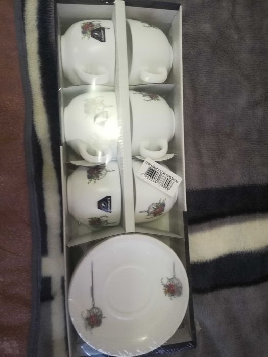 Сервиз чайный белый с цветами Luminarc Essence 12 предметов