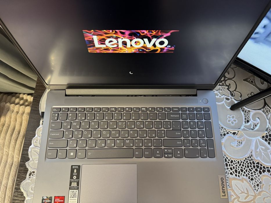 Продам Ноутбук LENOVO Экран 15.6 16 Гб / SSD 512 Гб  Windows 11 Pro