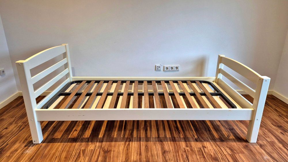 Cama solteiro em madeira maciça branco/creme