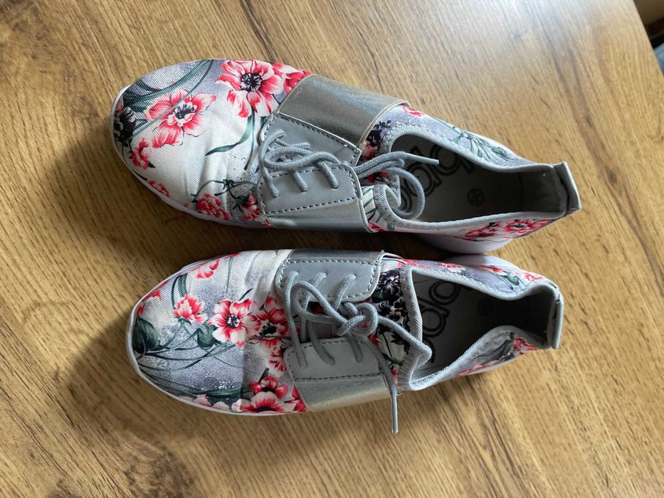 kolorowe tenisówki damskie BPC