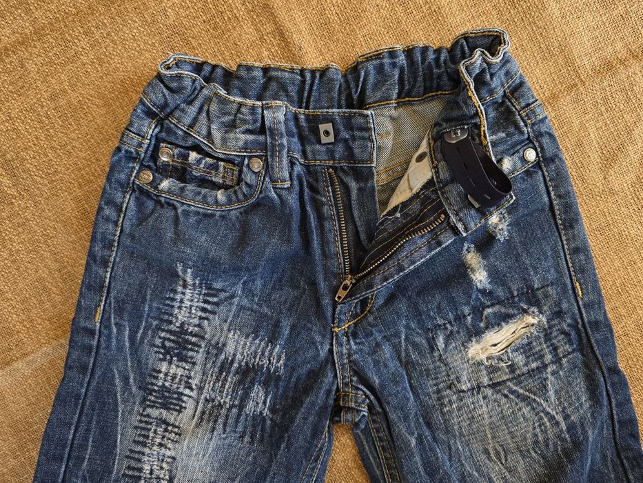 Chłopięce szorty jeansowe z przetarciami rozm. 134