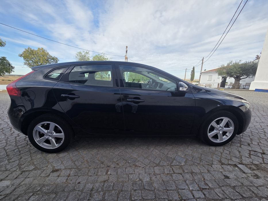 Volvo V40 D2 2.0 Diesel - 17 — photo 4