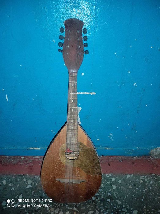 Продам мандолину 8-ми струнную