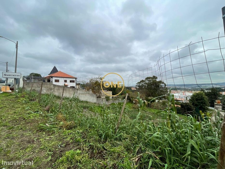 Terreno Urbano de 400m2 para Construção em Guerreiros, Loures